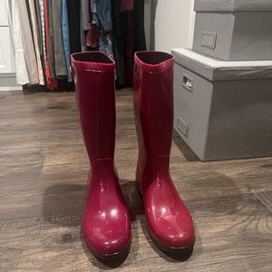 Ugg rain boots in pristine condition. Size 8